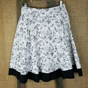 Twenty One women's S flare skirt floral embroidery
